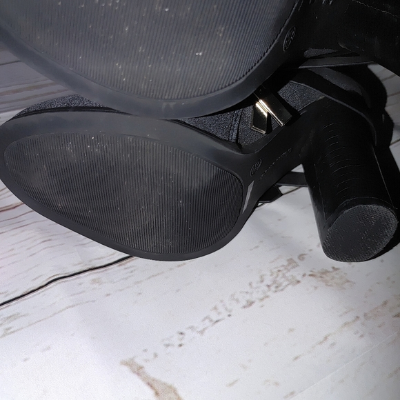 Boots - Picture 6 of 7